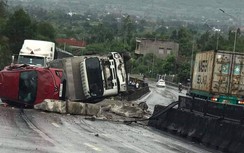 Người dân hốt hoảng tận thấy 3 ô tô va chạm liên hoàn ở Phú Yên