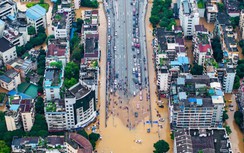 Lũ lụt chưa từng có tại miền Nam Trung Quốc làm sập đường, 47 người thiệt mạng
