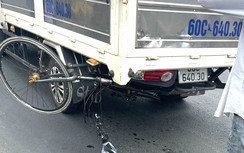 Tai nạn liên hoàn với 4 ô tô, thiếu niên đi xe đạp bị hất văng lên nắp capô