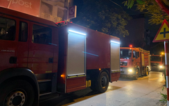 Cháy kho chứa hàng ở Hà Nội giữa đêm khuya