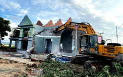 Tháo dỡ căn nhà cuối cùng bàn giao mặt bằng cao tốc Quảng Ngãi - Hoài Nhơn