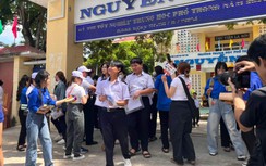 Hai nữ sinh gặp tai nạn vẫn đến điểm thi, hội đồng thi đưa đến viện