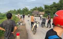 Xe Howo vượt ẩu đâm xe máy, một người tử vong