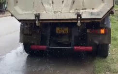 Mạnh tay xử lý xe quá tải, rơi vãi cát trên QL14B qua Đà Nẵng