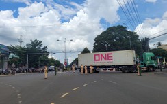 Va chạm xe đầu kéo có logo HAGL, người đàn ông đi máy tử vong tại chỗ