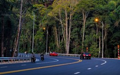 Khắc phục 13 điểm bong tróc trên đường đèo Prenn