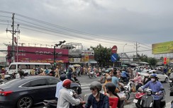 Vụ xe chở công nhân tông xe máy chờ đèn đỏ: Hỗ trợ gia đình người tử vong 10 triệu đồng