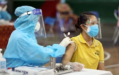 Làm rõ thông tin hơn 100 nhân viên y tế bị thu hồi tiền công tiêm vắc xin Covid-19