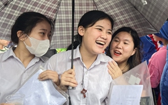 Nhiều cảm xúc đọng lại sau buổi thi cuối của kỳ thi vào lớp 10 Hà Nội