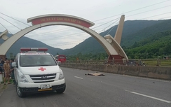 Vợ tử vong, chồng và 2 con nhập viện cấp cứu sau cú va chạm với ô tô