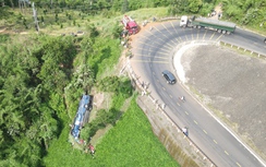 Hiện trường xe khách chở gần 50 người lao xuống vực ở Đắk Nông