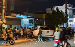 Bình Dương: Xe bán tải cuốn xe máy vào gầm khiến một người tử vong