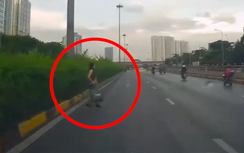 Sang đường kiểu “ú òa”, cô gái suýt bị ô tô đâm trúng