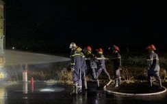 Điều tra nguyên nhân xe container bốc cháy trong đêm ở Hà Tĩnh