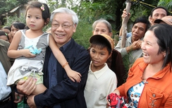 Gặp cô bé làng biển được Tổng Bí thư Nguyễn Phú Trọng bế trên tay 12 năm trước