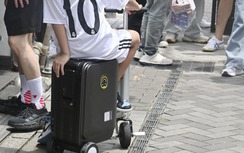 Nhật: Muốn dùng vali điện di chuyển, phải có bằng lái