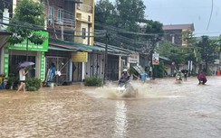 Nhiều nơi trên địa bàn tỉnh Hà Giang ngập nửa mét do mưa lớn