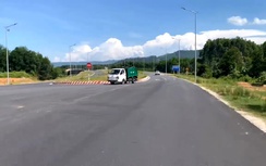 Xe chở rác chạy ngược chiều trên đường vành đai phía Tây Đà Nẵng