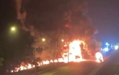 Cháy xe bồn chở xăng và ô tô tải ở cao tốc Hà Nội - Hải Phòng: 1 tài xế tử vong