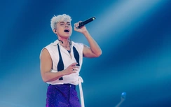 Jun Phạm nhớ thời mặc áo da rẻ tiền, đi diễn bằng xe buýt