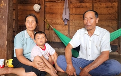 Xót cảnh bé trai mất cha mẹ, nương tựa ông bà