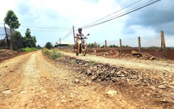 Đường thi công dang dở ở Đắk Nông, nhà thầu hứa cuối năm 2024 hoàn thành