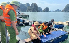 Cảnh sát đường thủy Quảng Ninh hỗ trợ trục vớt tài sản, thu dọn luồng lạch sau bão