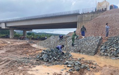 Tất bật ứng phó mưa bão trên công trường cao tốc Bắc - Nam qua Hà Tĩnh