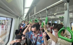 Hai tuyến tàu điện Thủ đô đông nghẹt khách dịp nghỉ lễ 2/9