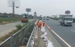 Làm tường chắn ngăn ngập nước trên cao tốc Pháp Vân - Cầu Giẽ