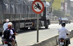 Đi xe máy sai làn có bị phạt nguội?