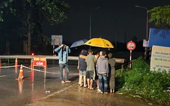 Xuyên đêm chong đèn, ngóng tin người thân mất tích