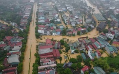 Yên Bái: Nhiều nơi ngập nặng, người dân di chuyển đồ trong đêm