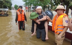 Những câu chuyện cảm động trong bão lũ ở Yên Bái