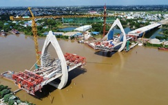 Hối hả công trường cầu dây văng bắc qua sông Đào ở Nam Định