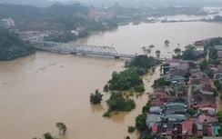 Nước lũ dâng cao, cấm lưu thông qua cầu Yên Bái từ 18h hôm nay