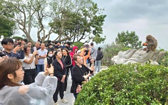 Tấp nập du khách tại các điểm du lịch nổi tiếng Đà Nẵng ngày đầu năm