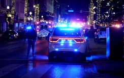 Mỹ: Xe “điên" lao vào đám đông rồi xả súng ngay đầu năm mới, ít nhất 40 người thương vong