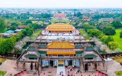 Hoàng cung Huế nhộn nhịp khách tham quan ngày mùng 2 tết Ất Tỵ