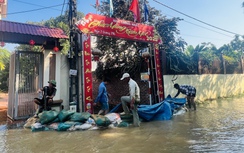 Hà Nội: Người dân xã Đa Phúc gồng mình chống chọi trận lụt lịch sử