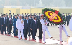 Đoàn đại biểu dự Đại hội Đảng bộ Chính phủ vào Lăng viếng Chủ tịch Hồ Chí Minh