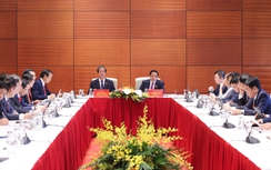 Đại hội Đảng bộ Chính phủ lần thứ I thảo luận tại tổ về các dự thảo văn kiện