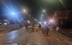 Truy tìm xe tải làm rơi vãi 3 tấn củ mì trên QL1 khiến nhiều người té ngã