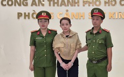 Khám xét nhà Ngân 98, thu giữ 80 sổ đỏ, hơn 8.000 USD