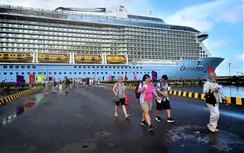 Huế: Tàu Ovation of the Seas chở hơn 4.000 hành khách cập cảng Chân Mây