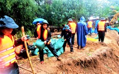 Cảnh báo nguy cơ sạt lở núi, bờ sông, bờ biển dọc các tuyến giao thông ở Huế