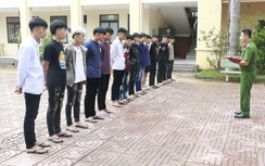 Bắt giữ 15 thanh thiếu niên rồ ga, hú hét, náo loạn trên đường tại Nghệ An