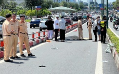 TP.HCM: Xe máy trượt ngã, người đàn ông đập đầu xuống đường tử vong