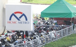 Người dân đi metro loay hoay tìm chỗ gửi xe máy: Cách nào hóa giải?