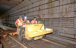 Robot bảo trì đường ray tàu điện ngầm ở Singapore